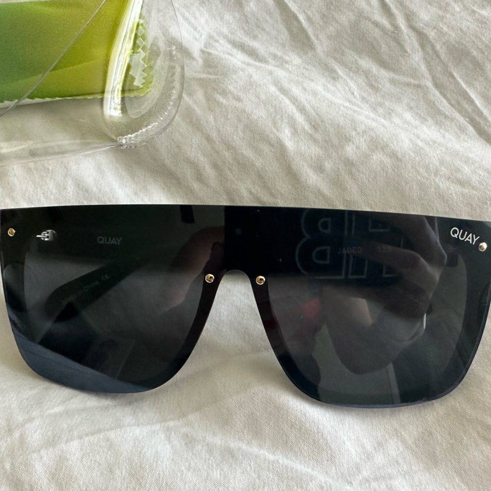 Quay jaded sunglasses
